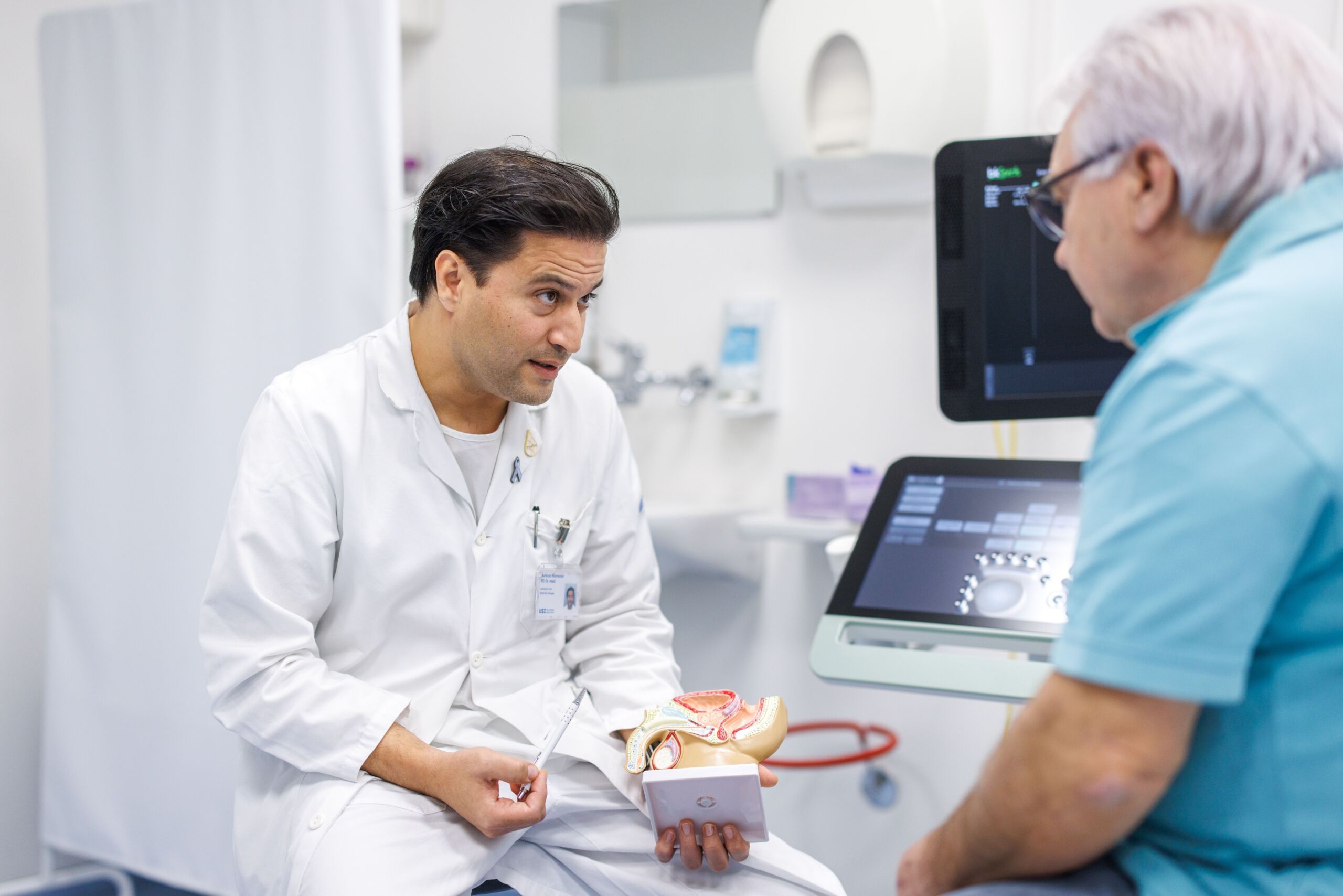 Doktor im Patientengespräch