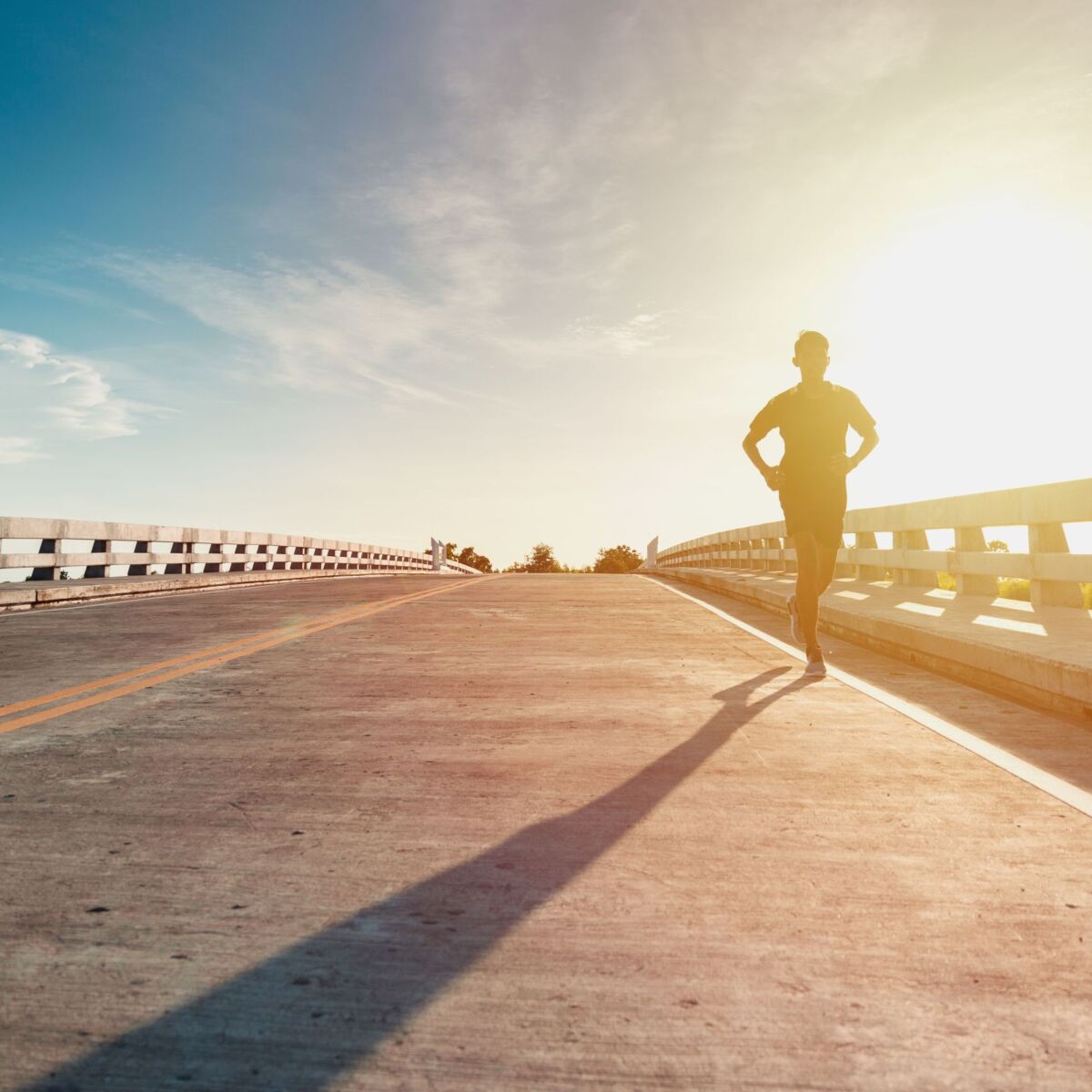 Sportler im Abendlicht