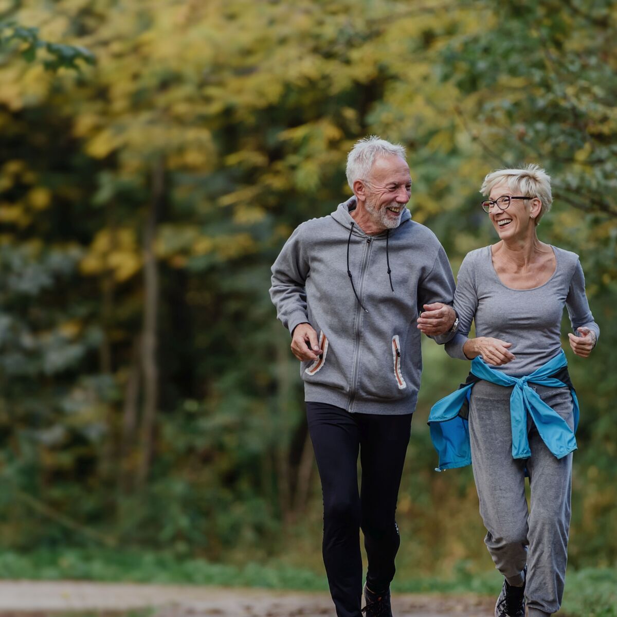 Älteres Paar beim Joggen