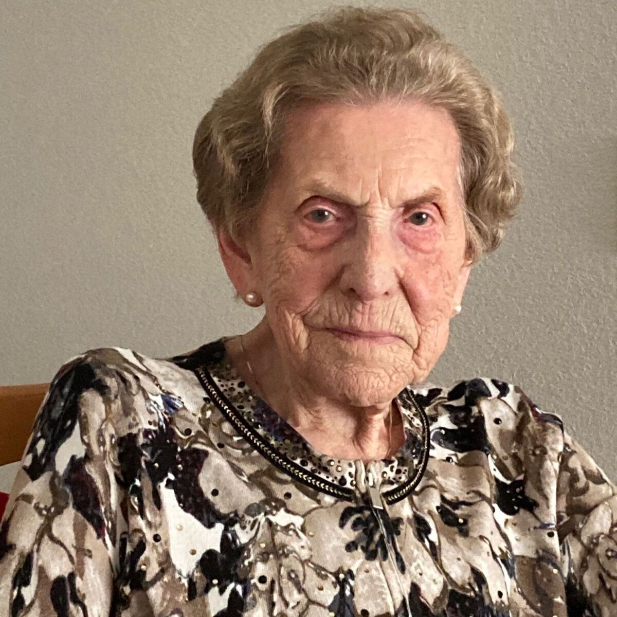 Portrait of Hedy H., who got a cochlear implant