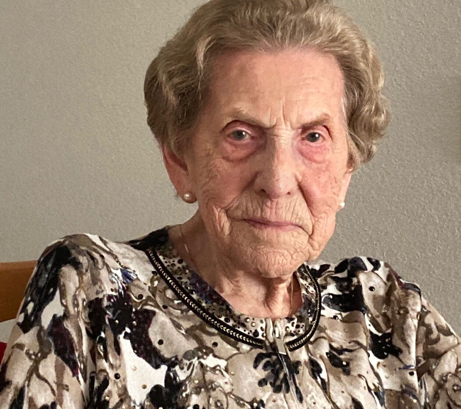 Portrait of Hedy H., who got a cochlear implant