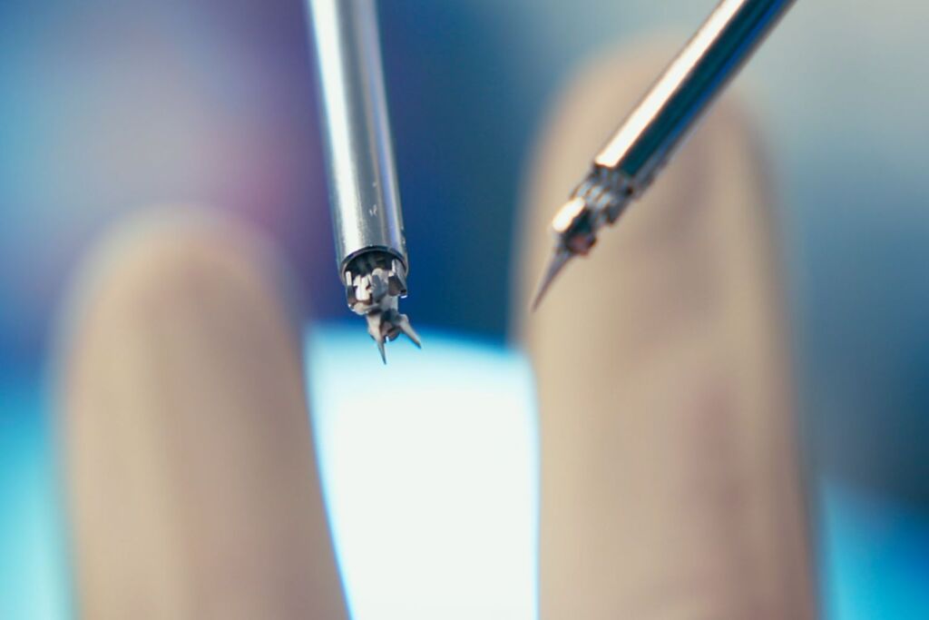 Detailansicht Roboterarme in Chirurgie