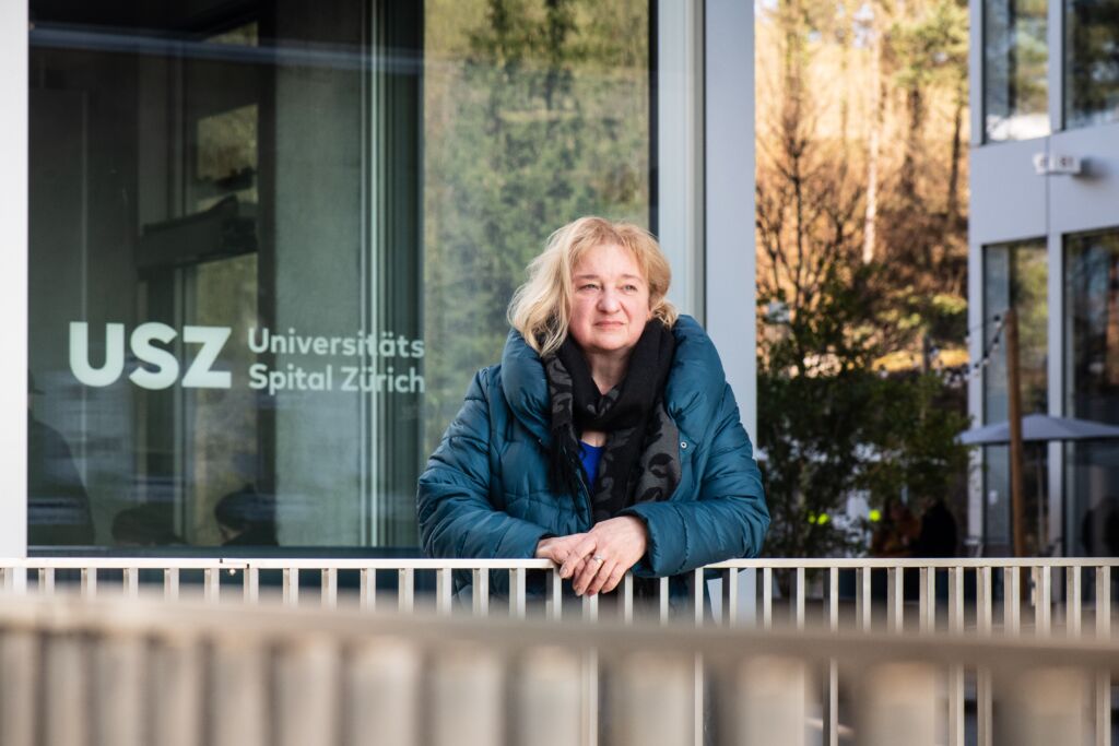 Portrait Irena Guazzini vor dem USZ