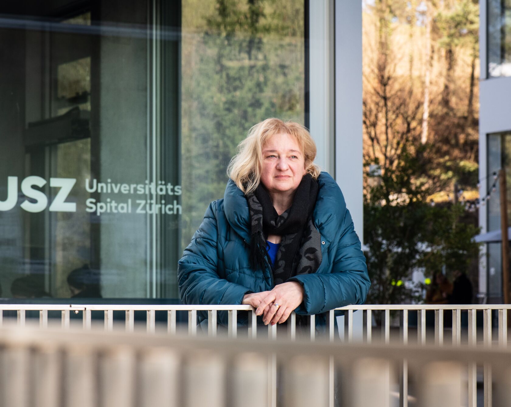 Portrait Irena Guazzini vor dem USZ
