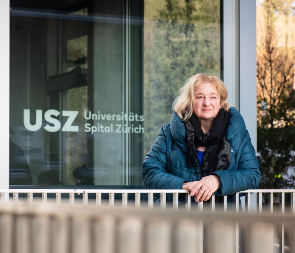 Portrait Irena Guazzini vor dem USZ