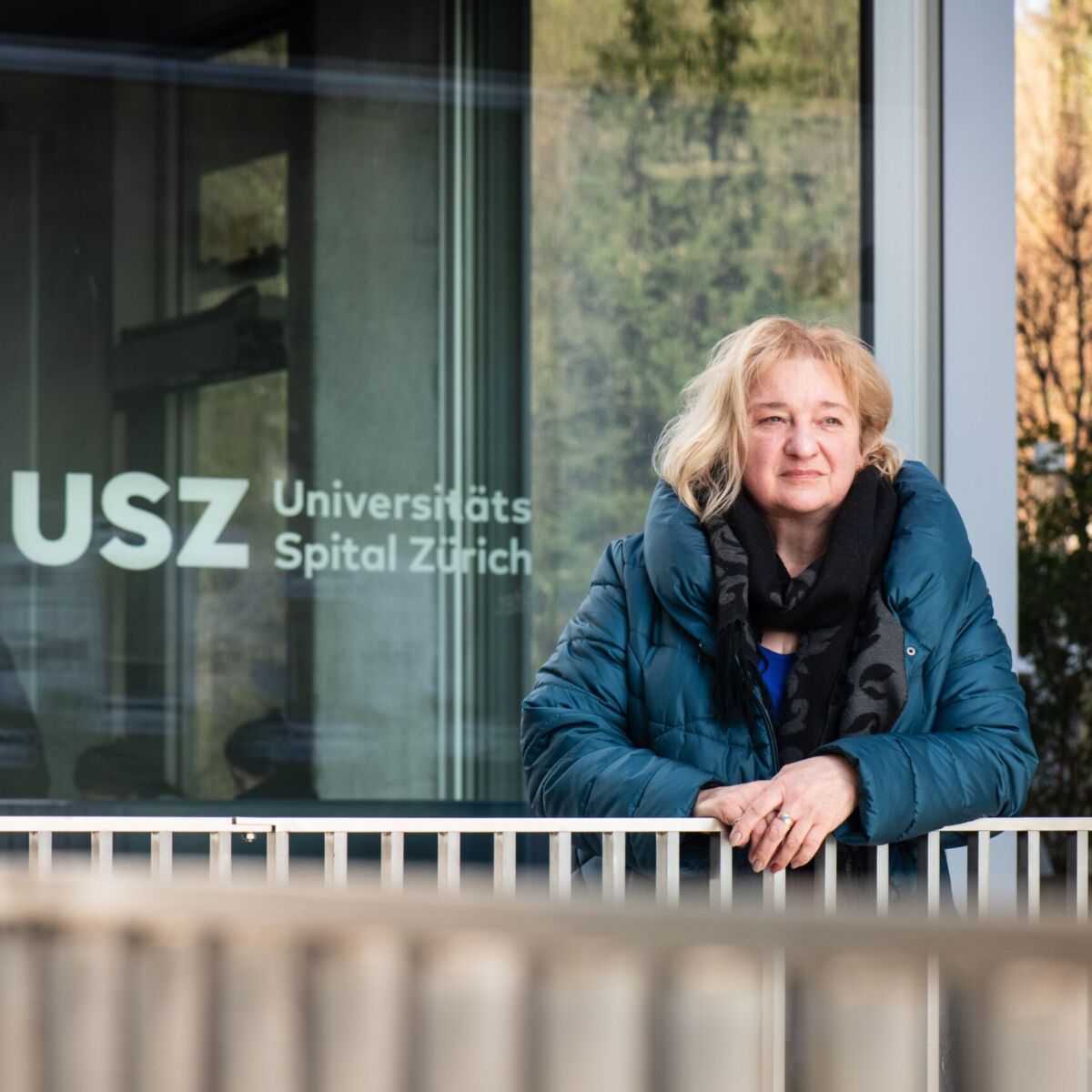 Portrait Irena Guazzini vor dem USZ