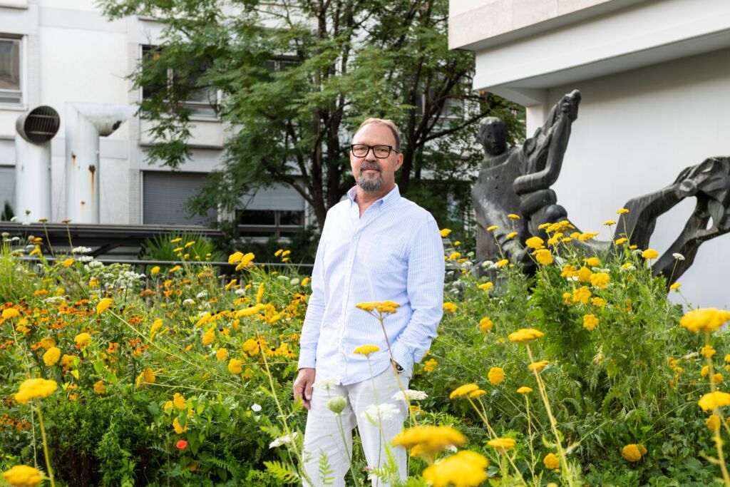 Paul Bleuler blickt in die Kamera