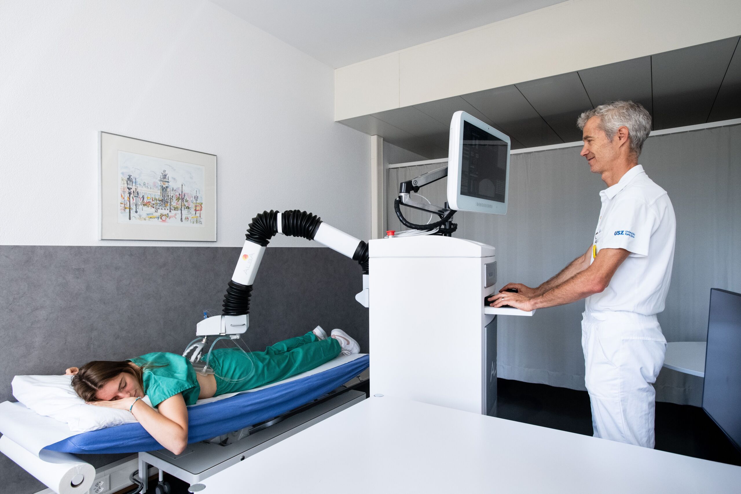 Hyperthermie Therapie an einer Patientin.