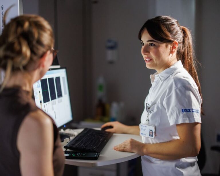 MPA spricht mit Patientin